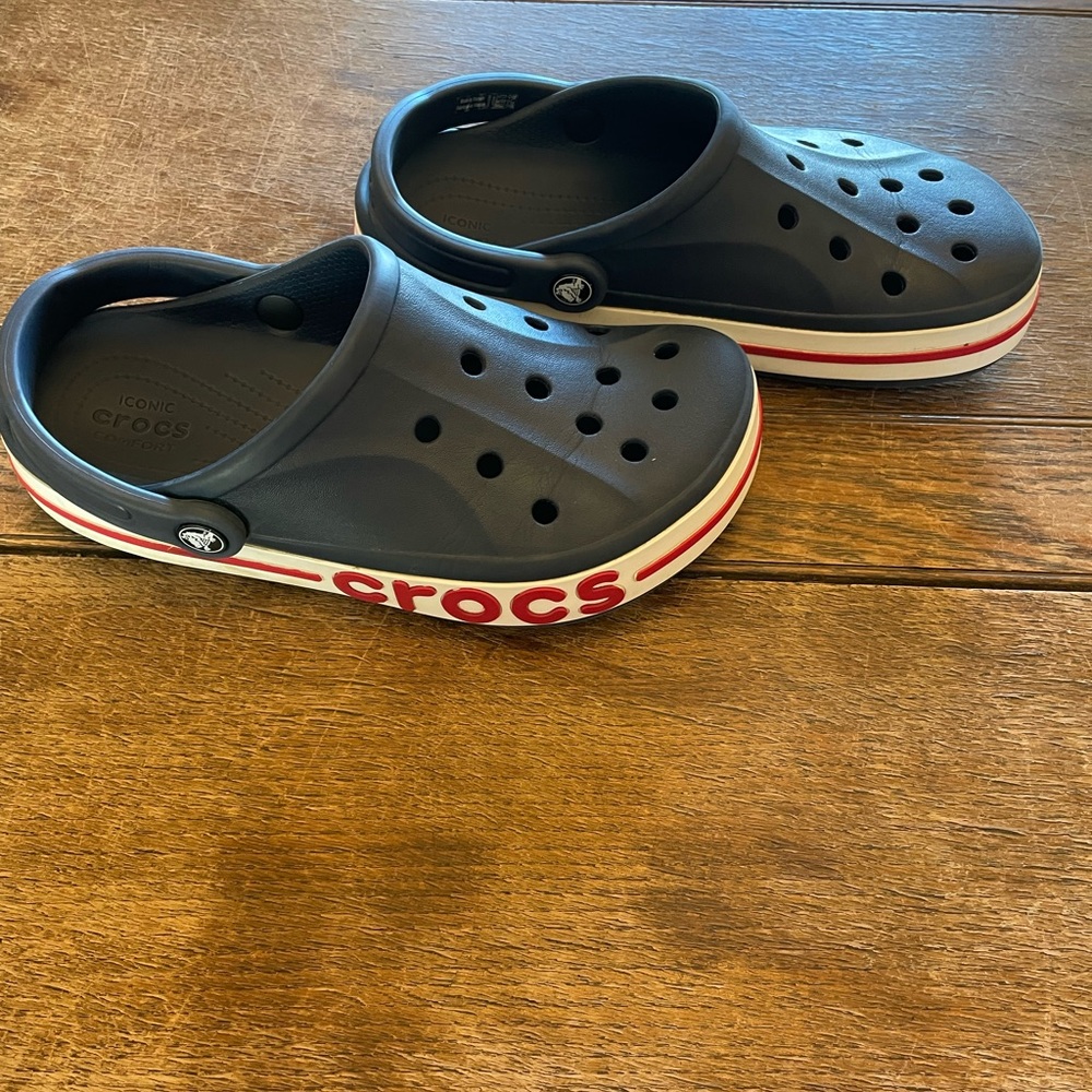 Crocs; size 8 - Picture 4 of 6